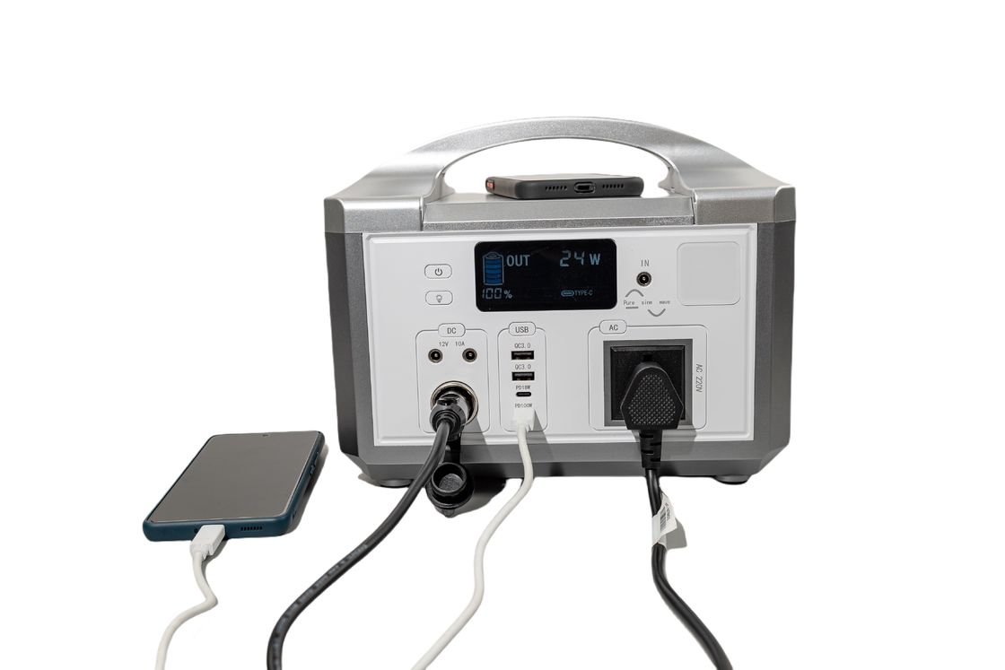 IP65 Fuente de alimentación portátil LifePO4 600WH Batería Potencia de salida Hasta 1200W Generador de energía solar para uso en el campamento / hogar